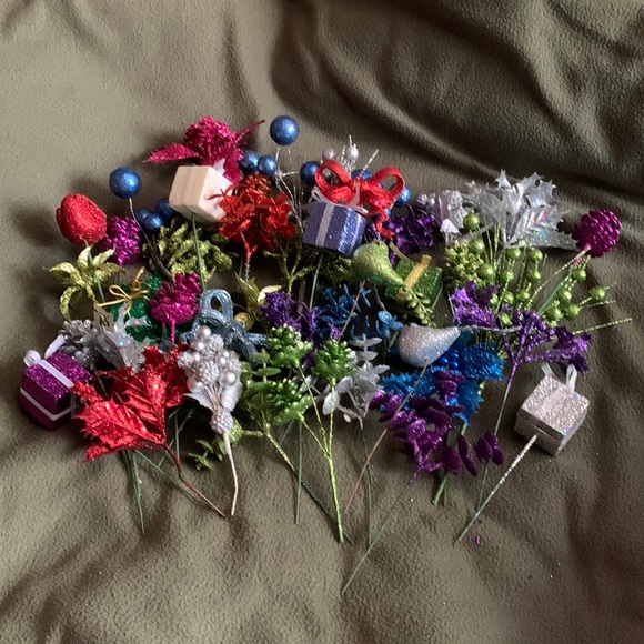 Other - 42 piece glitter Christmas decorations.